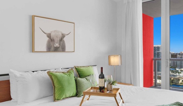 2BR Apartment with amenities, pool and Infinite Vi