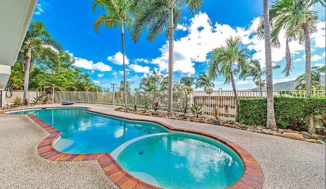 2BR Apartment with Stunning Ocean Views