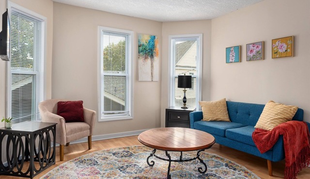 2BR Apartment with Private Office Near Downtown