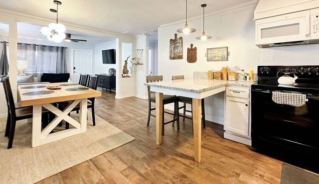 2BR Apt | 4 min to Oklahoma City University | Kitchen, Wi-Fi, Free Parking #19A