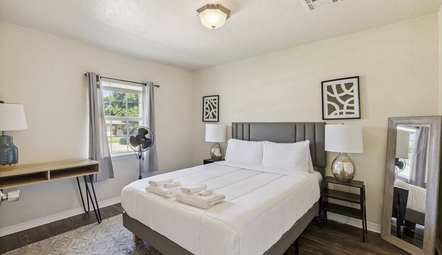 2BR Apt | 5 min to OKC Zoo & Remington Park | Kitchen, Wi-Fi, Free Parking #TA
