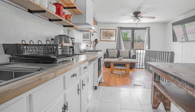 2BR Apt | 8 min to Integris Baptist Medical | Kitchen, Wi-Fi, Free Parking #N39