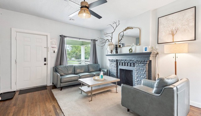 2BR Apt | 8 min to Integris Baptist Medical | Kitchen, Wi-Fi, Free Parking #09