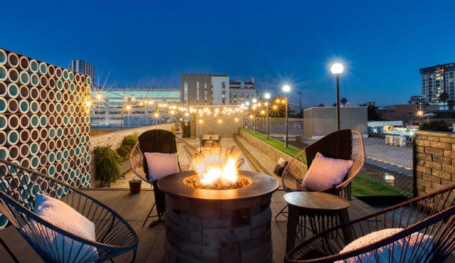 2BR Apt: Best Location in TJ: Gym+Lounge+Rooftop w/Fire Pit