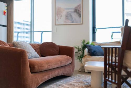 2BR Apt in Proximity Hamilton with Carpark