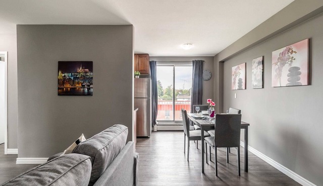 2BR Apt - Near Downtown Hamilton - Sleeps 6