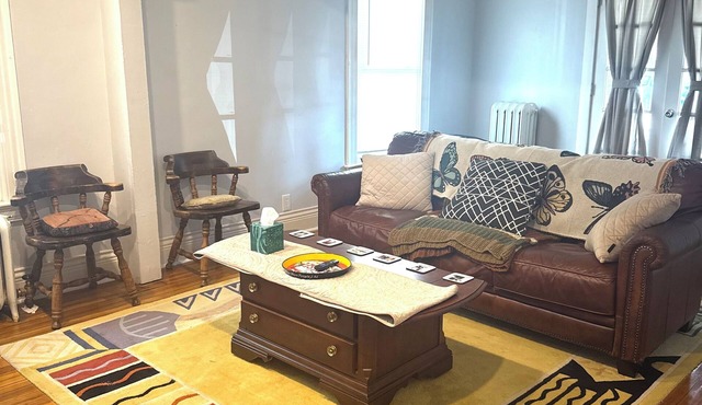 2BR Apt near Downtown and in the Park Avenue area with W/D Parking and Porches