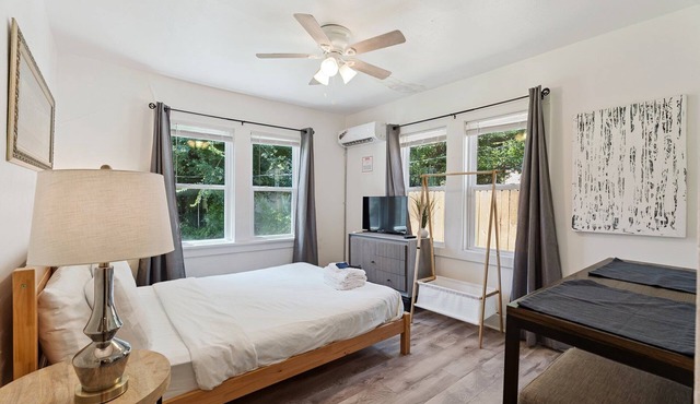 2BR Apt Near St. Anthony Hospital Kitchen, Wi-Fi, Free Parking #22A
