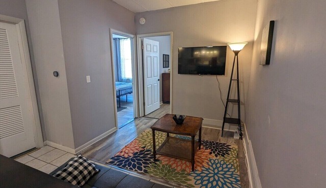 2BR Apt Right on the Town Square