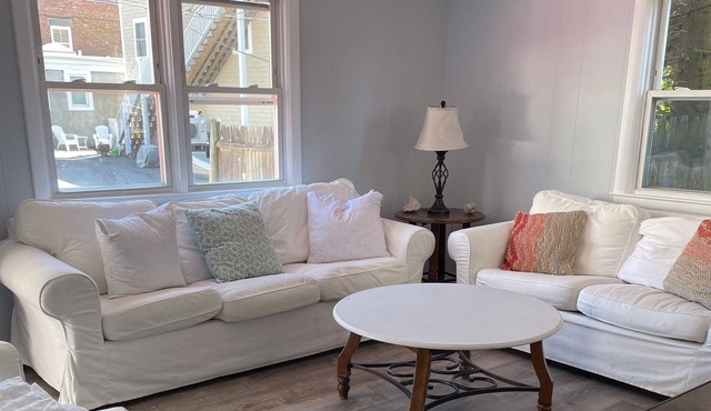 2BR Apt Yachting Village with Parking!