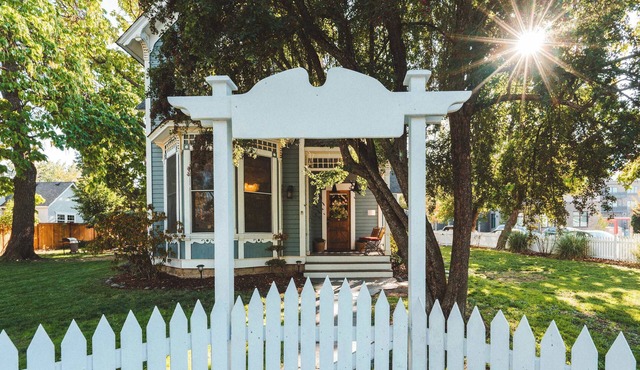 2BR Ashland Retreat: Steps to Shakespeare