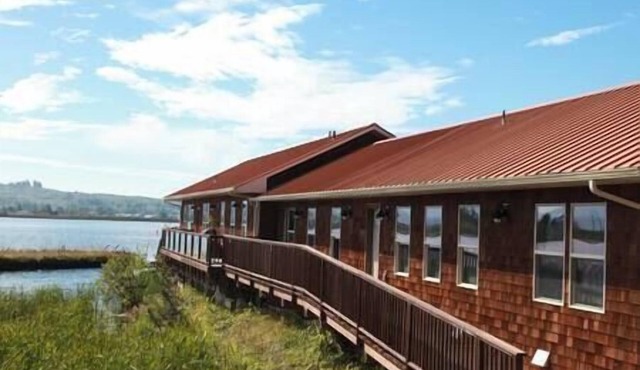 2BR Astoria Escape | Surrounded by Water & Views
