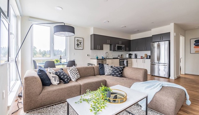 2BR | Balcony, Views, Gym | Bellevue | Sophari B