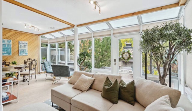 2BR Basement Suite| 3 Beds + Sofa bed