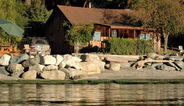 2BR Beachfront Cabin w/loft - steps from prime west-facing beach!