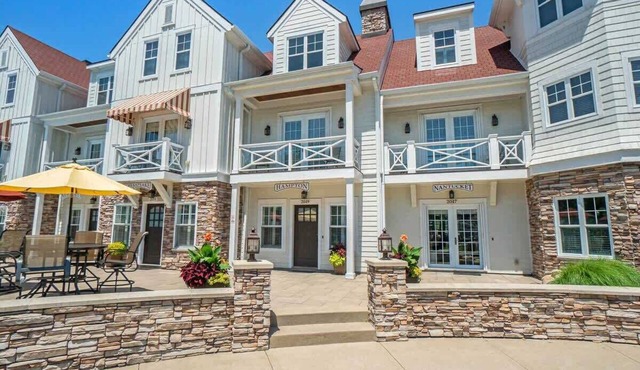 2BR Beachy Townhome Sleeps 8 | Pool, Hot Tub, Free Golf, Near Lake MI