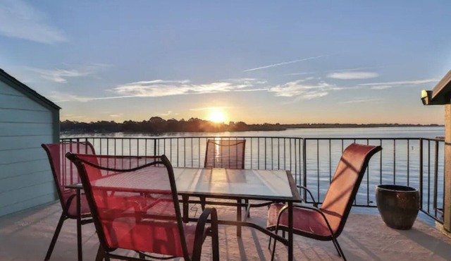 ⛱2BR Breathtaking⭐Sunrise Waterfront Balcony☘Condo
