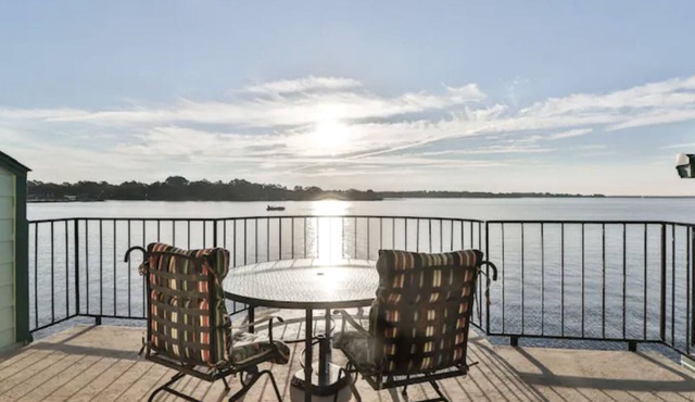 ☘2BR Breathtaking⭐Sunrise Waterfront Balcony⭐Condo