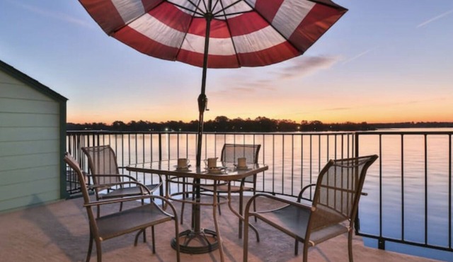 ☘2BR Breathtaking⭐Sunrise Waterfront Balcony⭐Condo