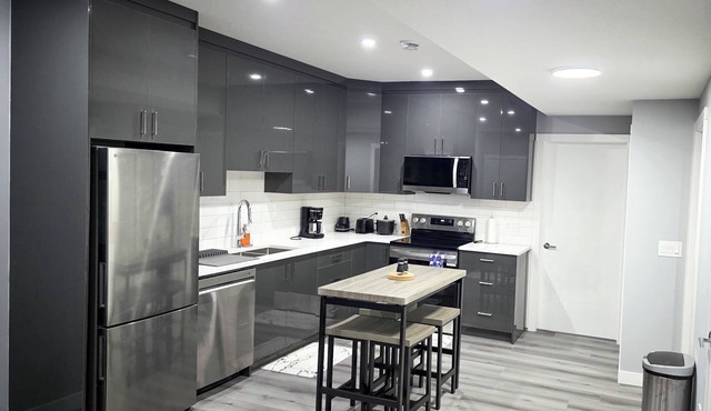 2BR Bright & Cozy Suite near Mahogany Lake