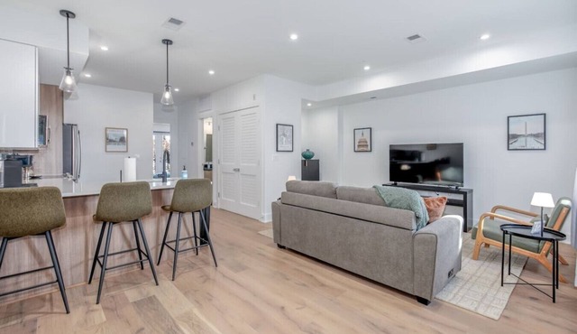 2BR Capitol Hill Apt w/Balcony - 3 Min to Metro!