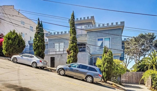 2br Castle on the Hill w/VIEWS