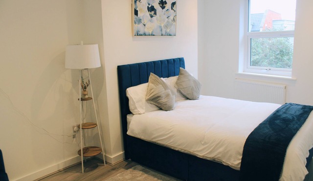 2BR City Centre Flat - Sleeps 7 - Parking - Near Arena