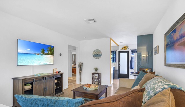 2BR close to downtown w/Game room & PURPLE beds