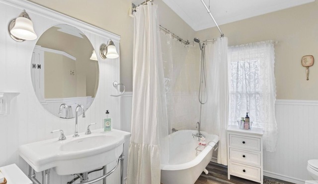 2BR Coastal Retreat close to Yale and walk to NY Train!