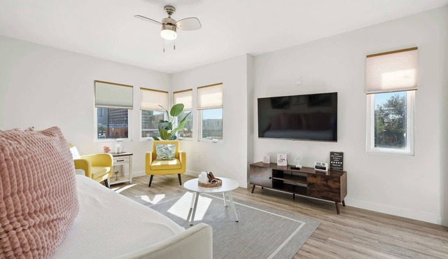 2BR Coastal Suite Walk to McGee Beach