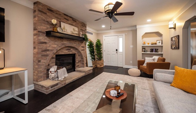 2BR Collins StayAwhile - Feels Like Home - Modern Furnishings - Big Fenced Yard