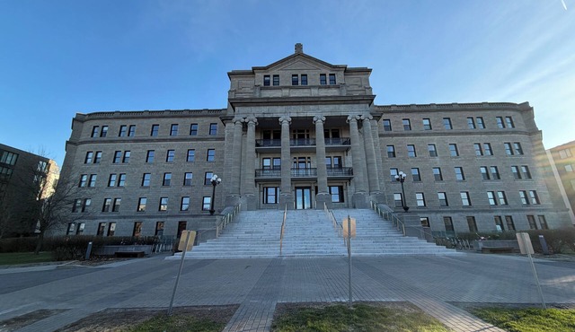 2BR Condo in castle next to Jarry park & Marché Jean-Talon, gym, sauna, rooftop
