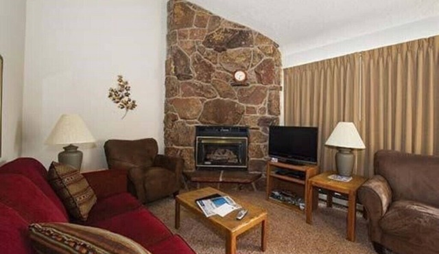 2BR Condo near great skiing - $700 for up to a full week!