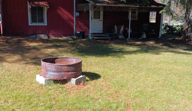 2br Cottage close to water, huntn, fishn and snowmobiling outside Bradford, Pa.