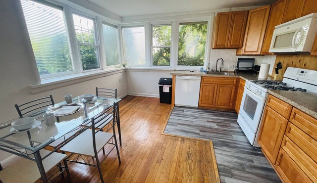 2BR Cottage House in Elkins Park