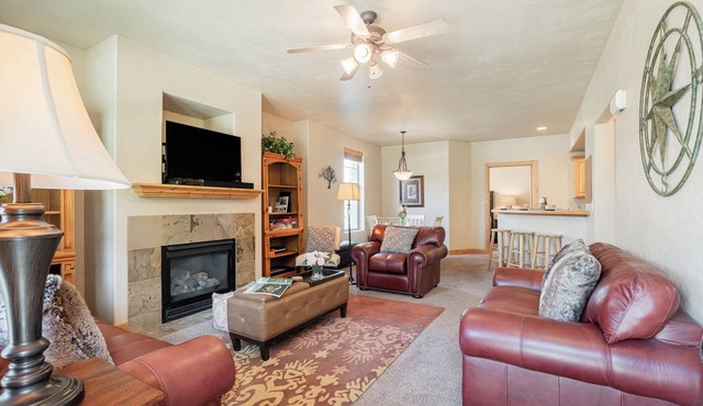 2BR Cozy Getaway Awaits with High-Speed Wi-Fi!