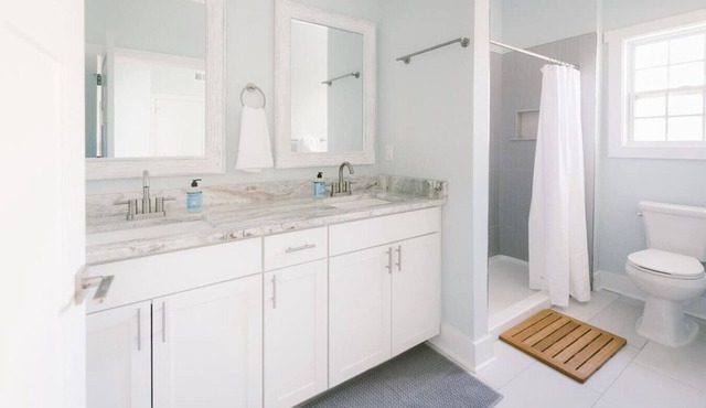 2BR Cozy Hideaway 10 Min from Beach + King Bed