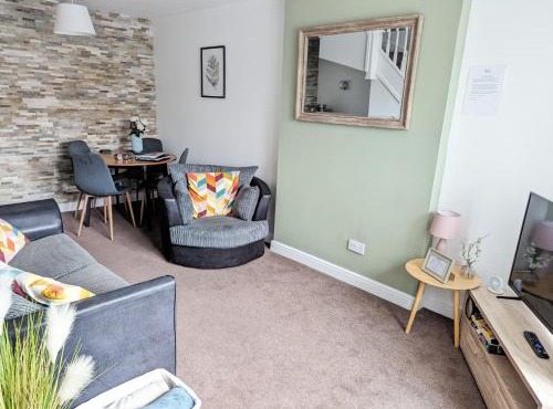 2BR-Dean Hse-Fully Equipped-Parking-WiFi-Short Long Stays