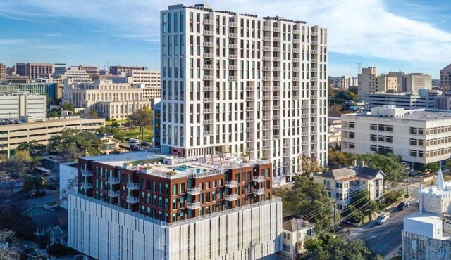 2BR Deluxe at Club Wyndham Austin – Modern Suite Close to Music & Dining