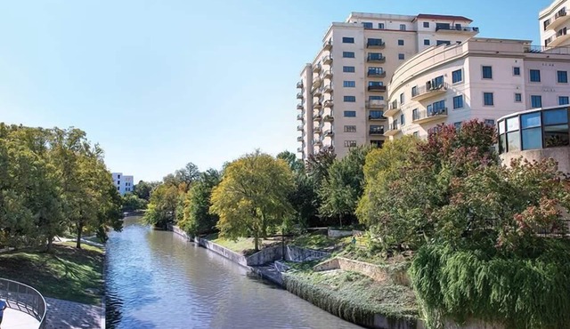 2BR Deluxe River Walk + Skyline Views