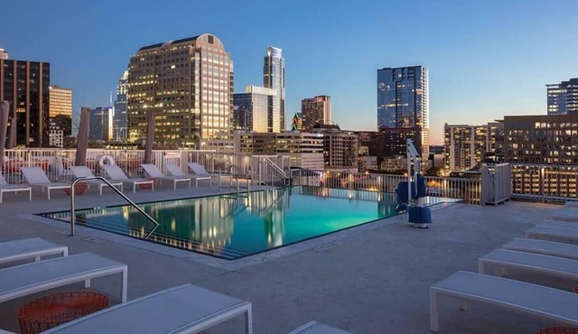 2br Deluxe Unit| Rooftop Pool | Downtown Austin