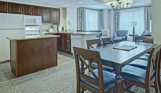 2br Deluxe Unit Steeped in US History!