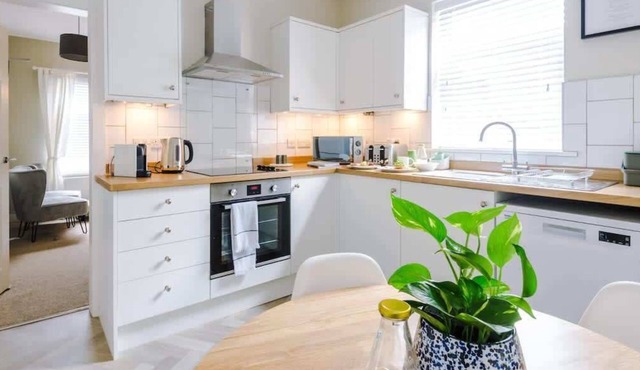 2BR Designer apartment for City Breaks in Chester.