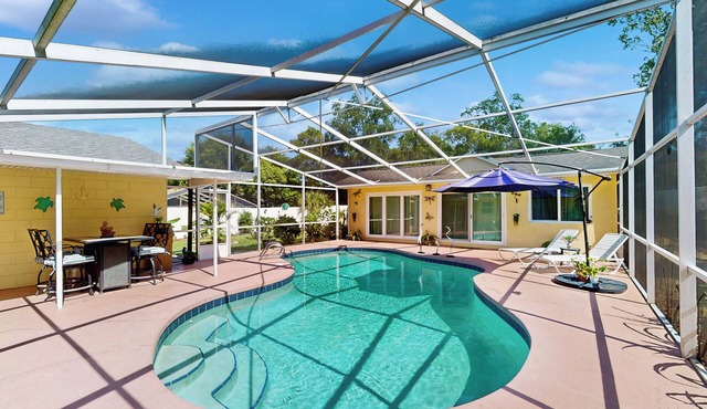 2BR Dog-friendly Oasis w/Shared Pool & Patio