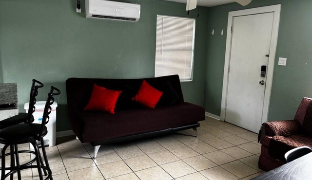 2BR Downtown Sarasota Florida Vacation Rental, Pet-Friendly Close to Lido-Siesta