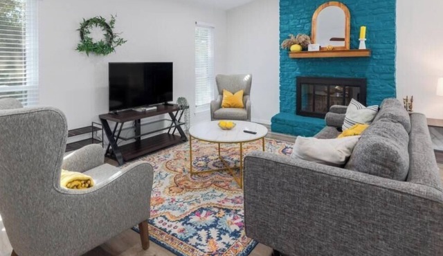 2BR Ensuite | Near UT & The Domain