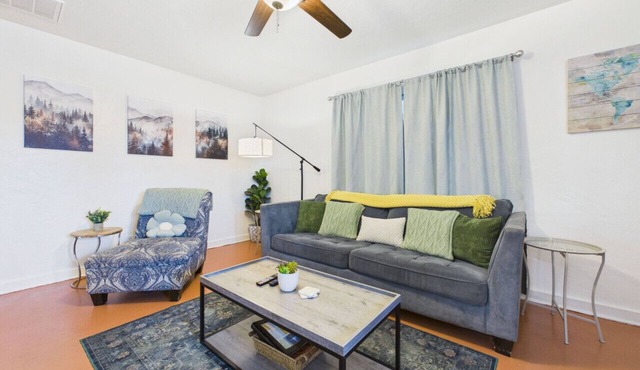 2BR Entire Home|Private Yard |Fast WiFi |Near UofA