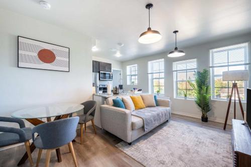 2BR Exclusive Retreat Near Henry Ford