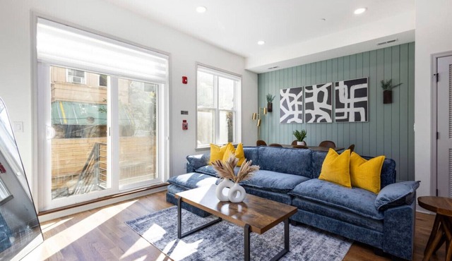 2BR | Fairmount Park | 10 mins to DT | Sleeps 10!