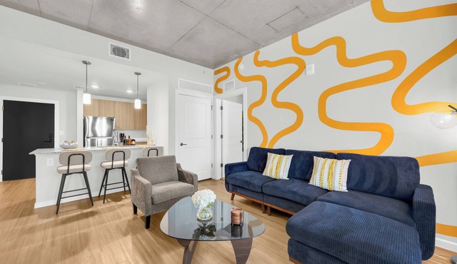 2BR Family Getaway, Rooftop Pool in Downtown Orlando!